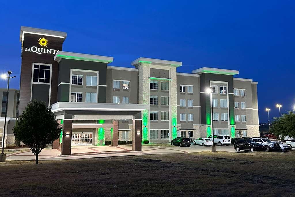 La Quinta Inn & Suites By Wyndham Ft Worth-Burleson Exteriér fotografie