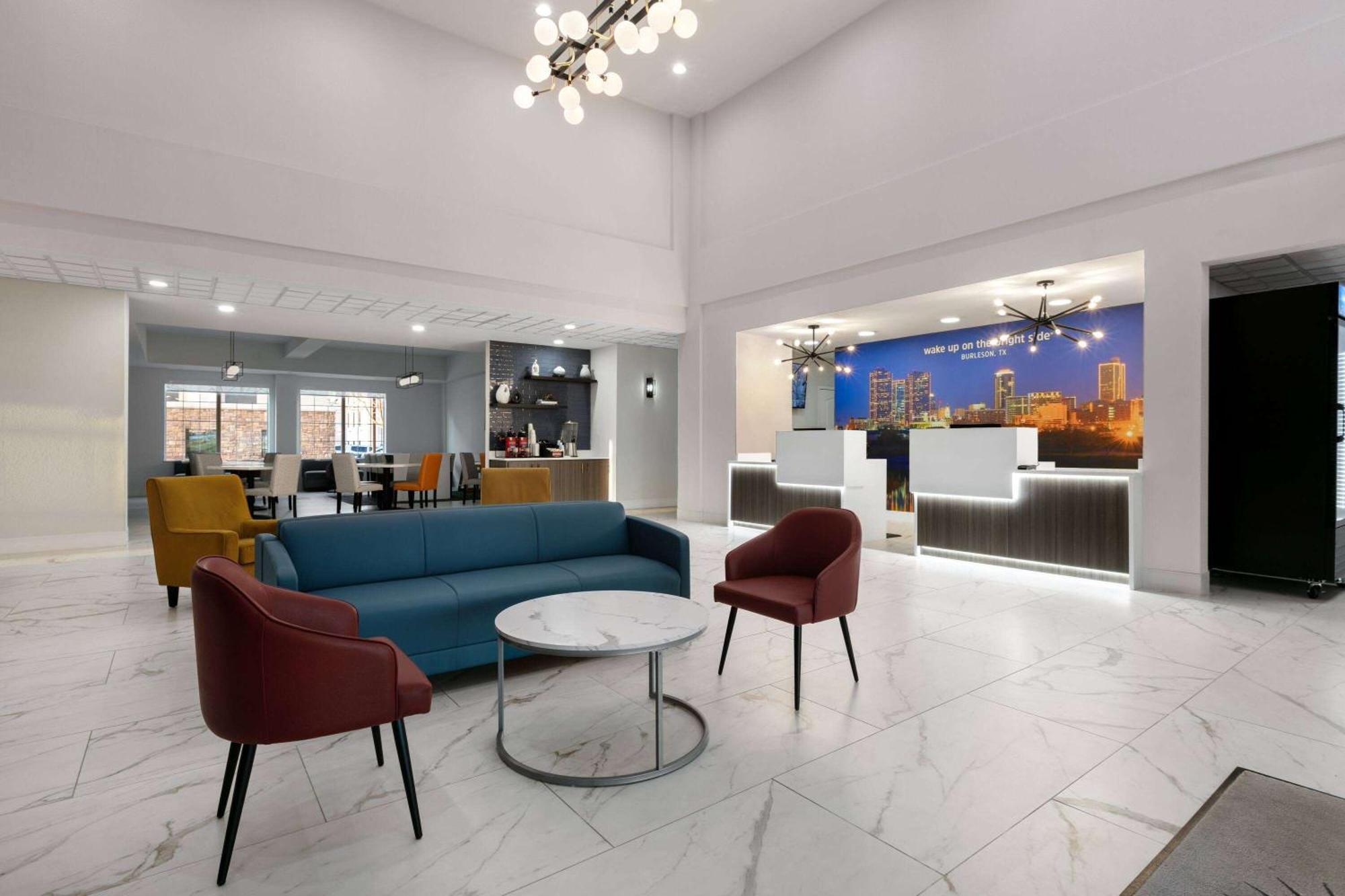 La Quinta Inn & Suites By Wyndham Ft Worth-Burleson Exteriér fotografie
