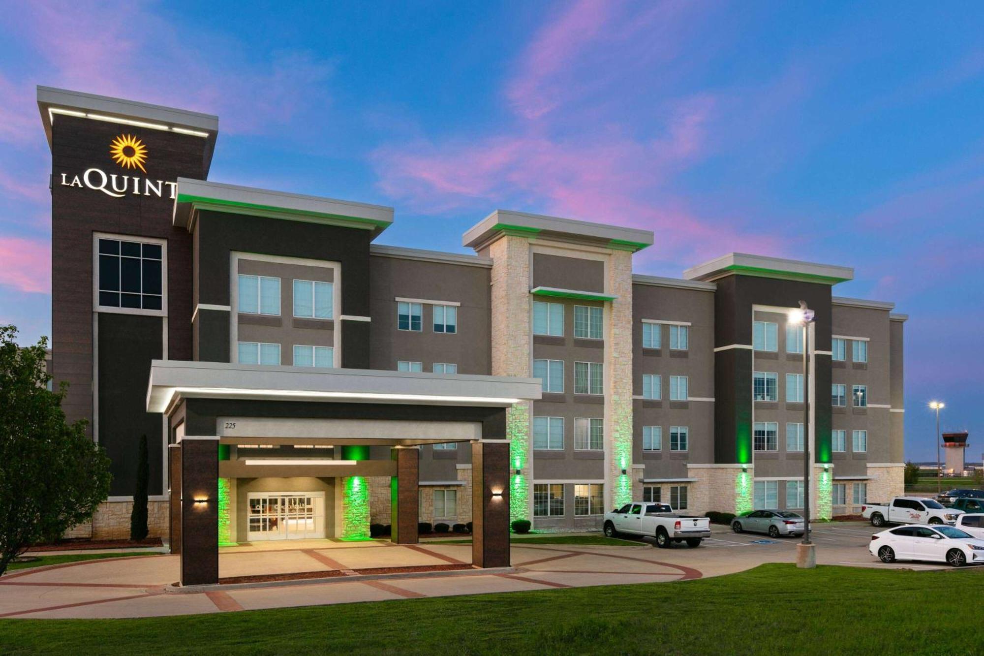 La Quinta Inn & Suites By Wyndham Ft Worth-Burleson Exteriér fotografie