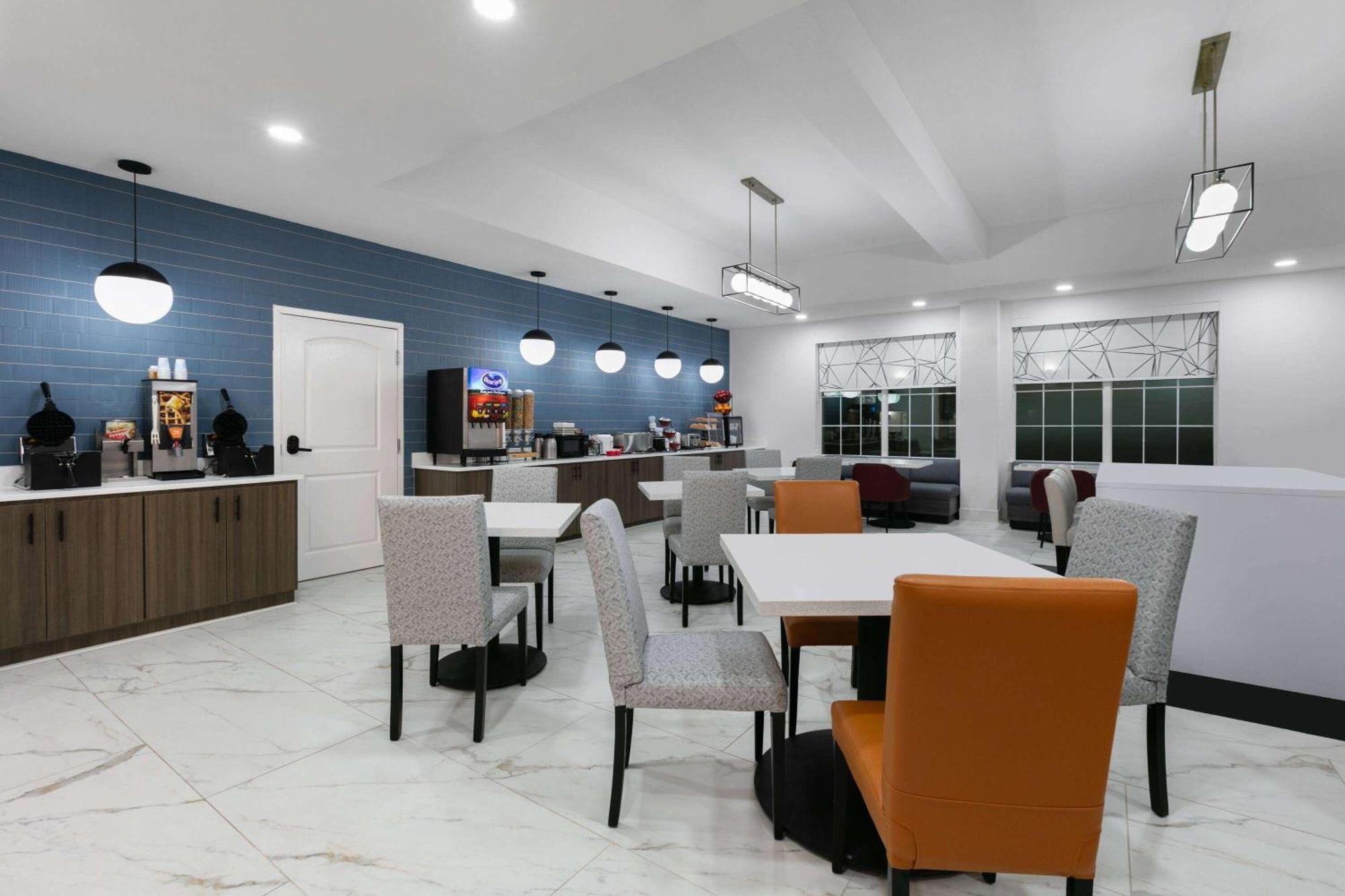 La Quinta Inn & Suites By Wyndham Ft Worth-Burleson Exteriér fotografie